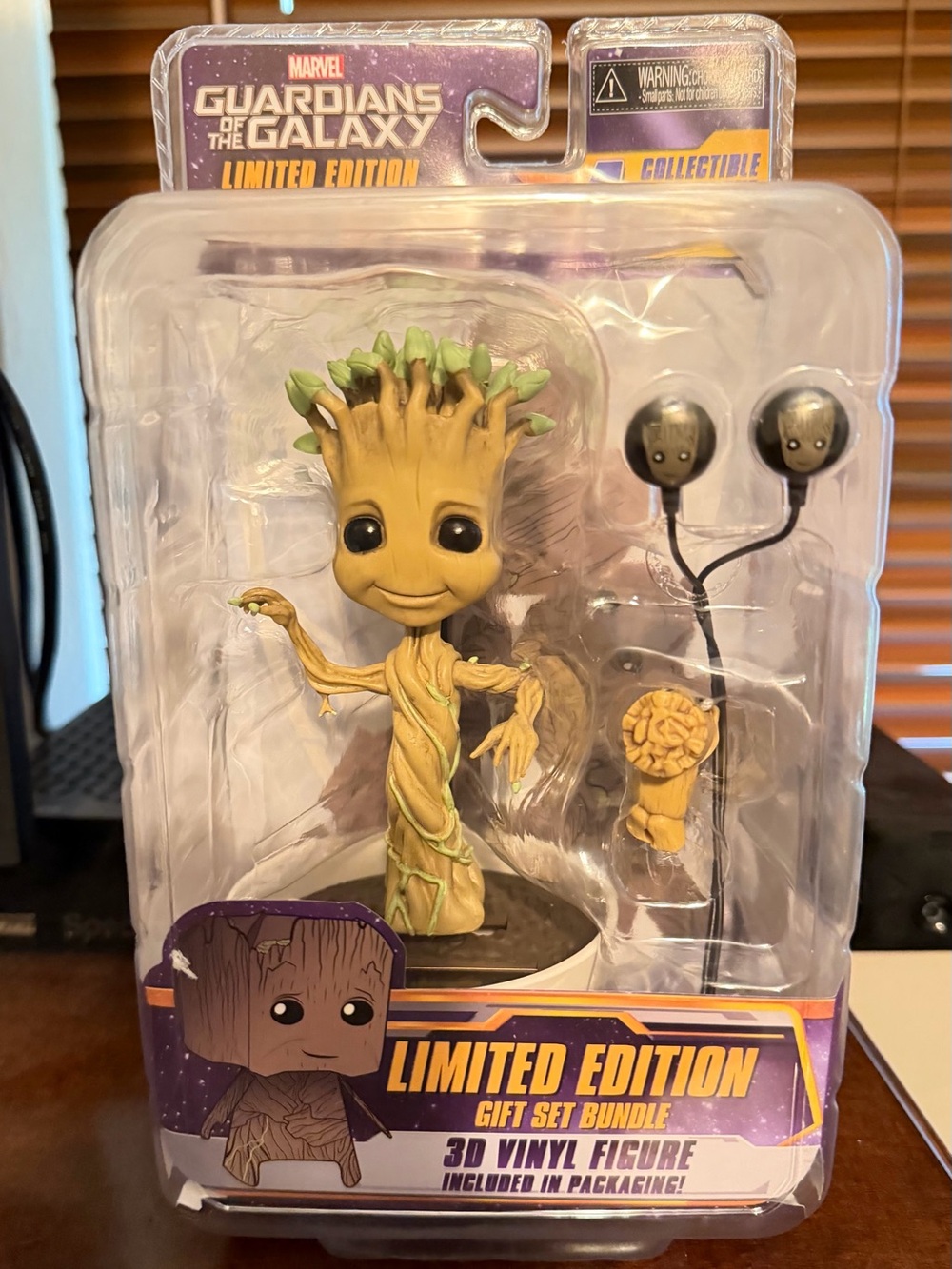 Neca Limited Edition Marvel Guardians of the Galaxy Baby Dancing Groot Gift Set